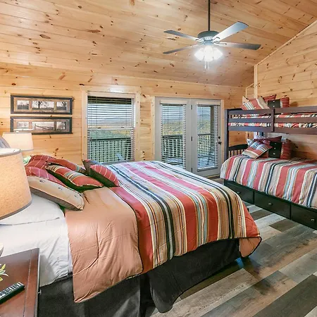 Gritz Carlton Lodge, 2 Large Cabins, 2 Pools, 2 Theater Rooms, 2 Game Rooms, Amazing Mtn Views-3